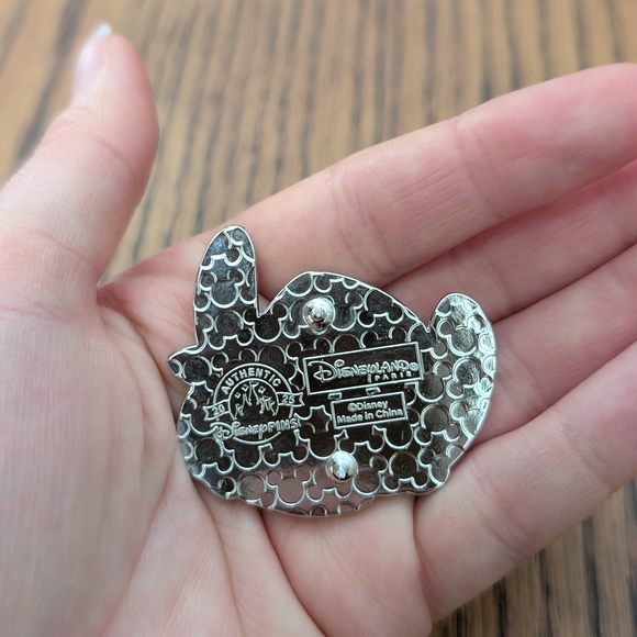 Disney Pin Set - Picture 7 of 9